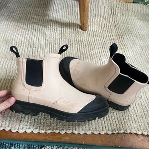 Everlane Black and Pink Winter Rain Boots Chelsea Style